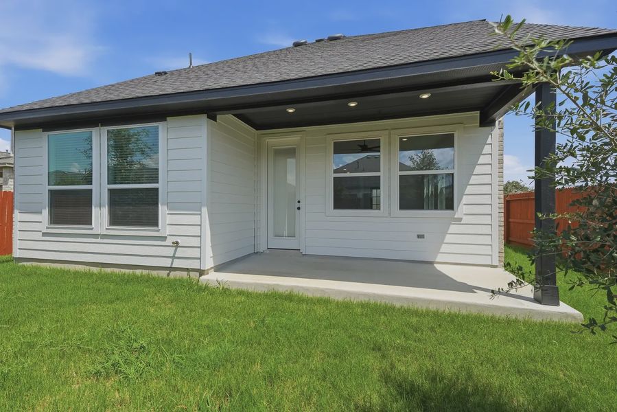 Exterior details and patio area of a home in Stillwater Ranch, San Antonio (Image 21).