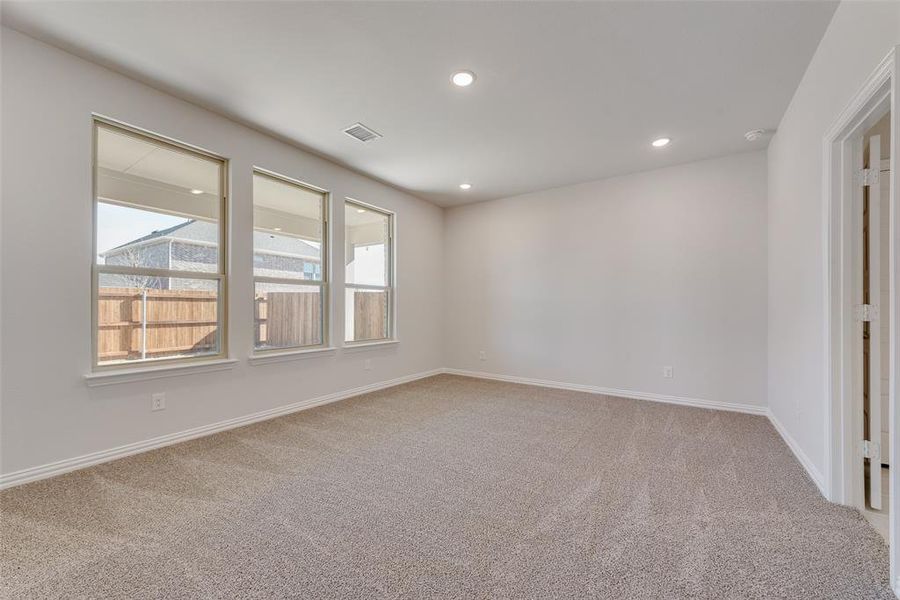 Spacious, unfurnished interior of a new home in Walden Pond, Forney (Image 14).