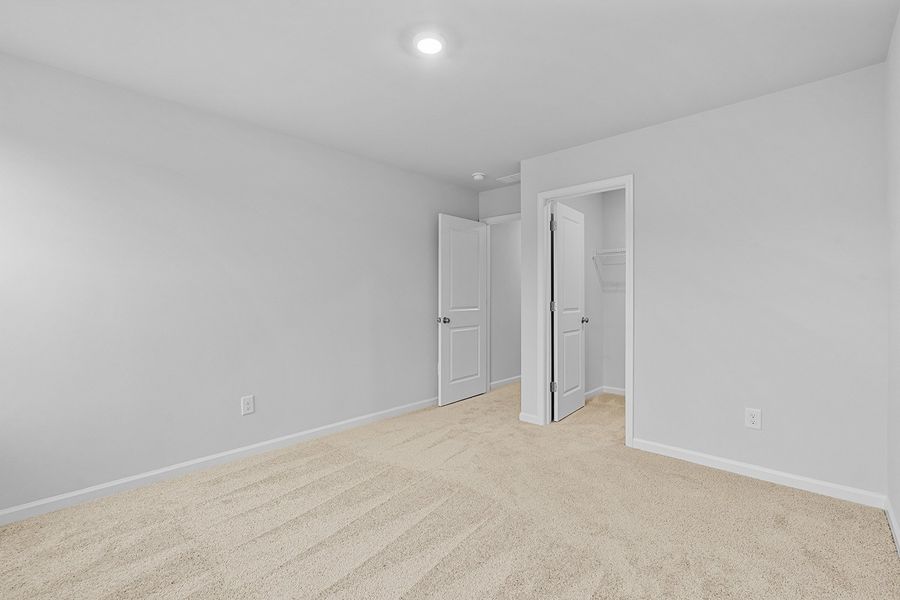 Spacious, unfurnished interior of a new home in Fieldstone, Lexington (Image 37).