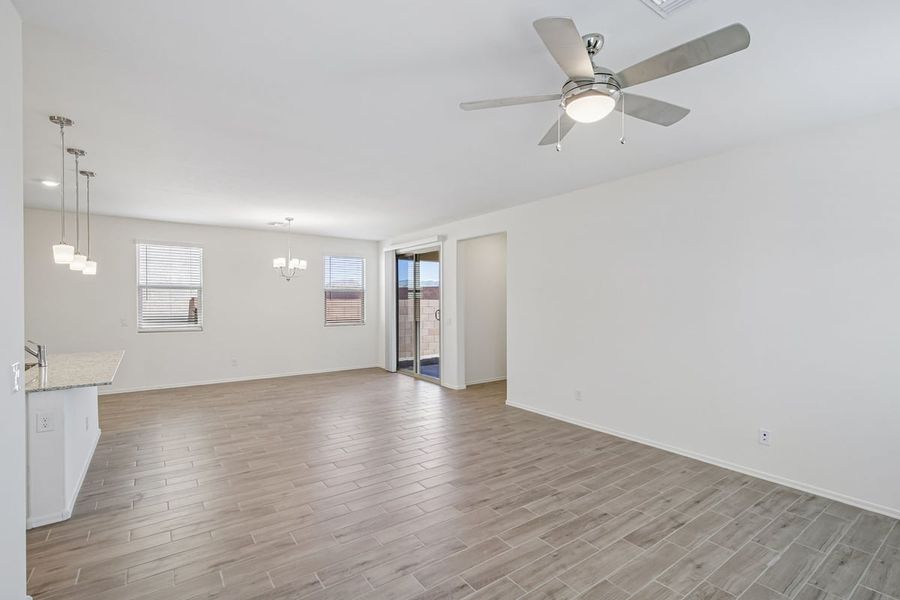 Spacious, unfurnished interior of a new home in Mandarina Reserve, Marana (Image 17).