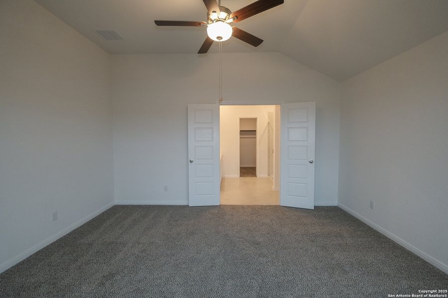 Spacious, unfurnished interior of a new home in Greenspoint Heights, Seguin (Image 27).