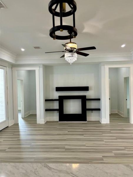 Spacious, unfurnished interior of a new home in , Conroe (Image 23).