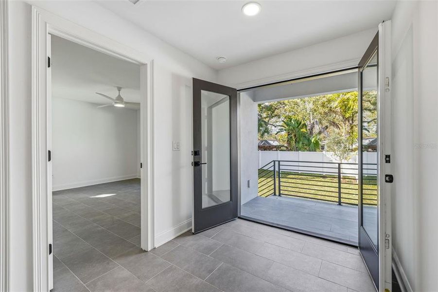 Spacious, unfurnished interior of a new home in , Tampa (Image 23).