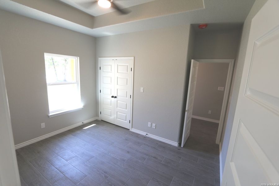 Spacious, unfurnished interior of a new home in , La Vernia (Image 26).