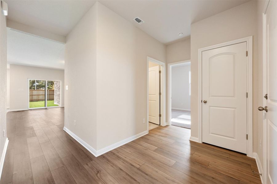 Representative images and renderings are for illustrative purposes. Actual structural options and design finishes of home may vary.