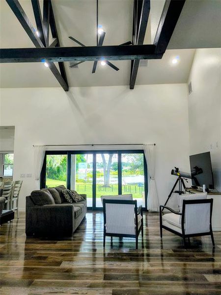 Community amenities in , Auburndale (Image 18).