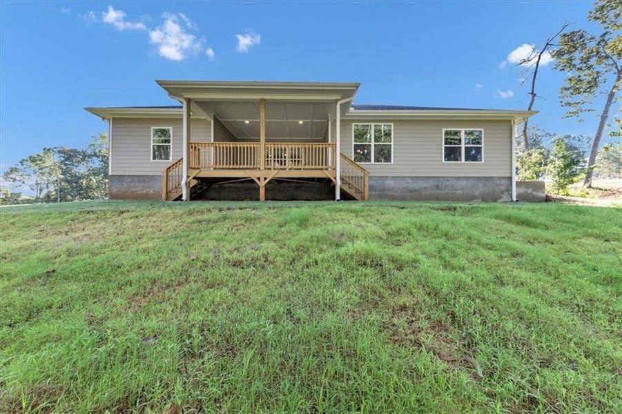 Exterior details and patio area of a home in Tuscany Hills, Douglasville (Image 22).