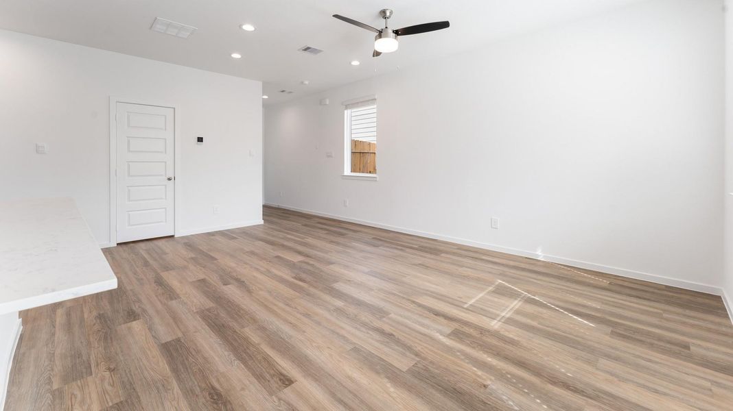 Spacious, unfurnished interior of a new home in Alaia Crossing, Houston (Image 15).