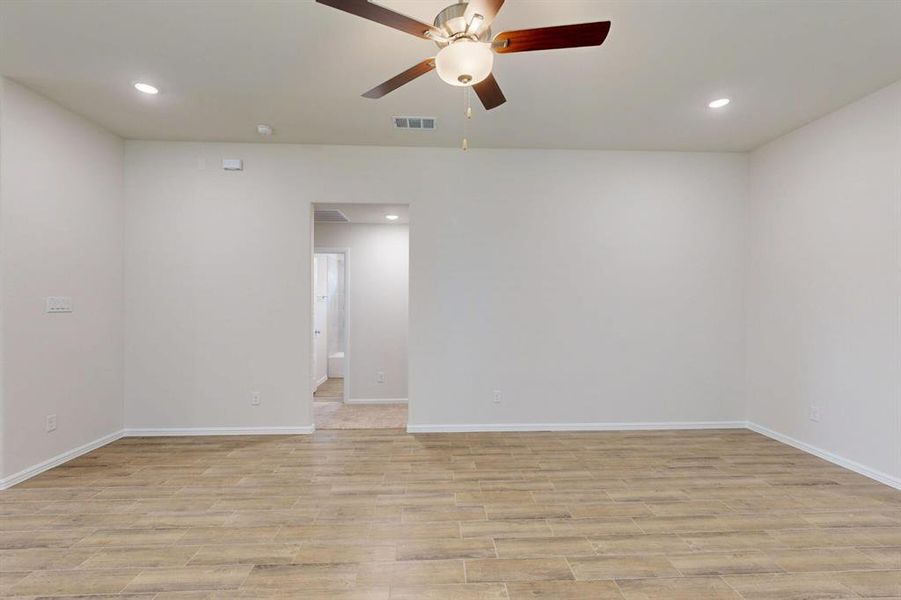 Spacious, unfurnished interior of a new home in Meadow Park, Denton (Image 23).