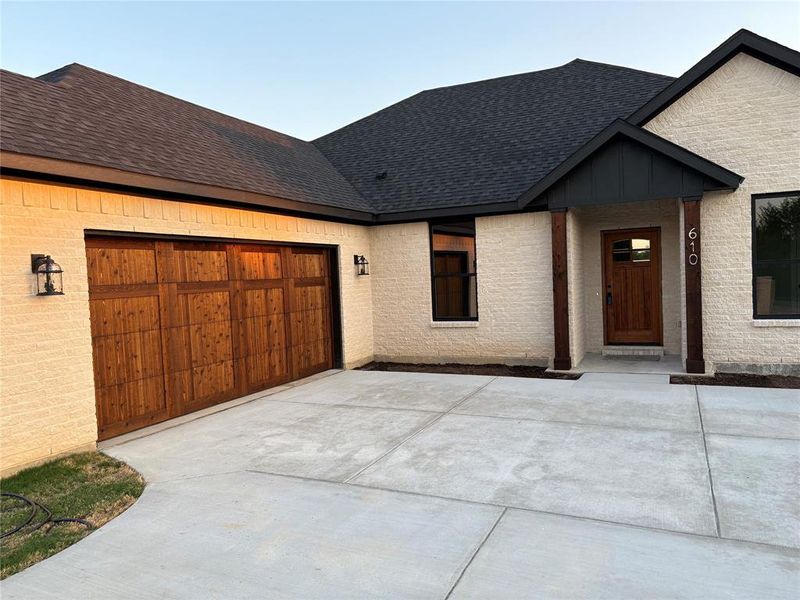 View of front of house featuring a garage