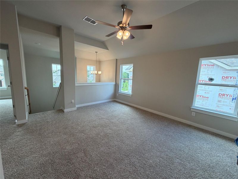 Spacious, unfurnished interior of a new home in Creeks Crossing, Elgin (Image 5).