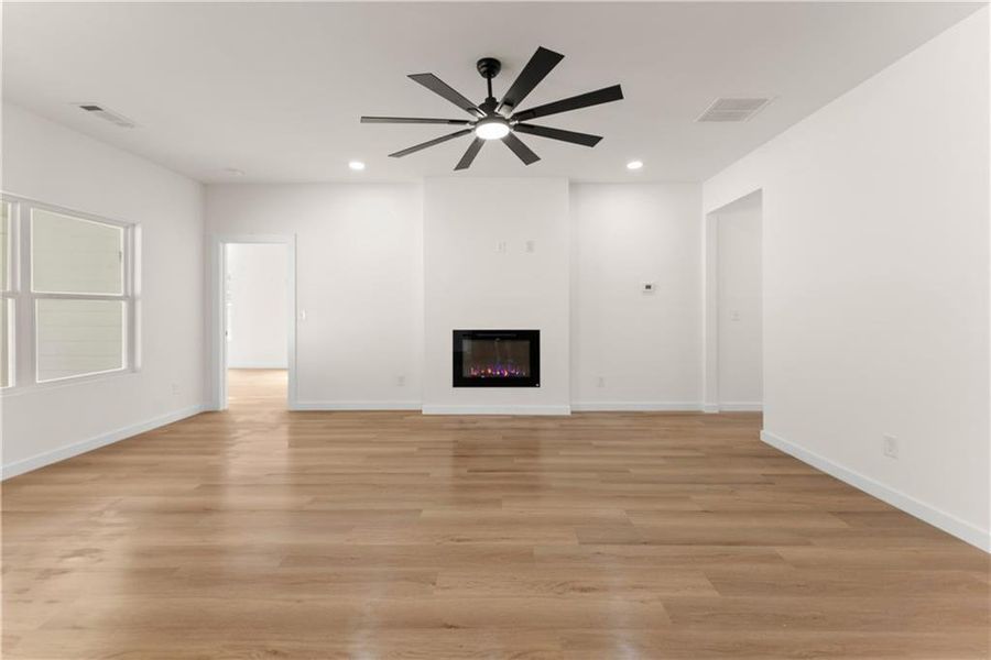 Spacious, unfurnished interior of a new home in , Gainesville (Image 33).