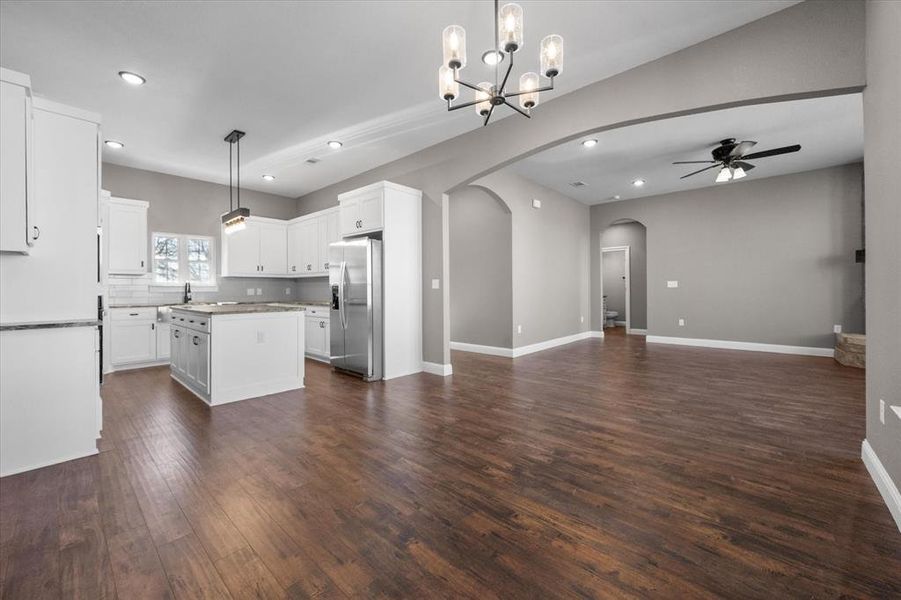 Spacious, unfurnished interior of a new home in , Grandview (Image 28).