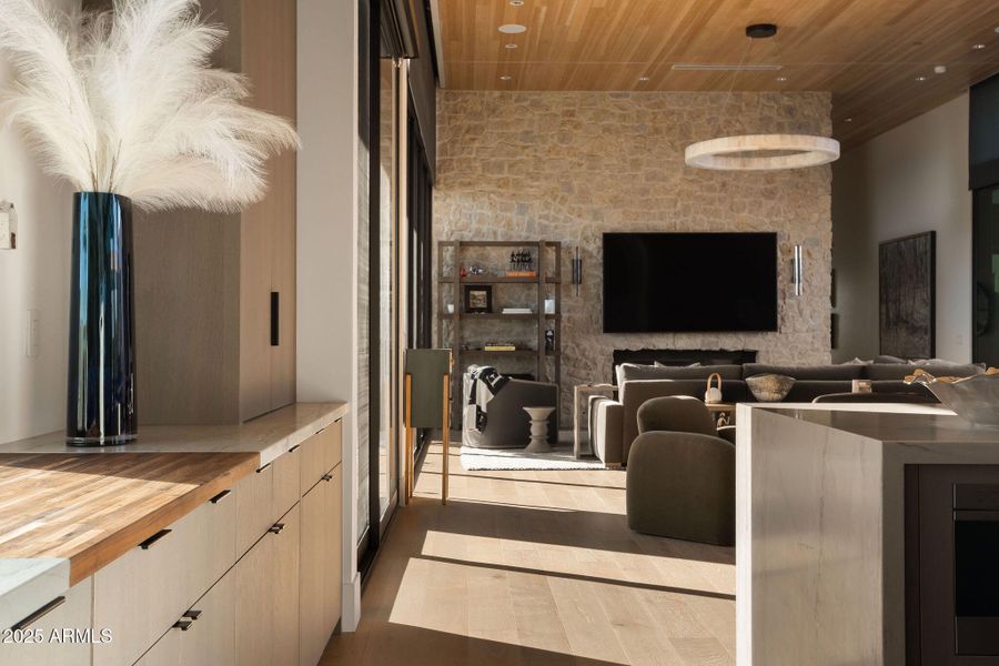 7034 E Paradise Dr 7034 E Paradise Dr