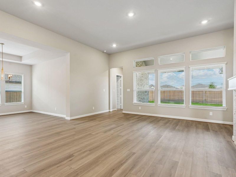 Spacious, unfurnished interior of a new home in Massey Oaks - Estate Series, Pearland (Image 29).