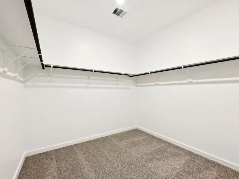 Spacious, unfurnished interior of a new home in Stewart's Ranch, Conroe (Image 15).