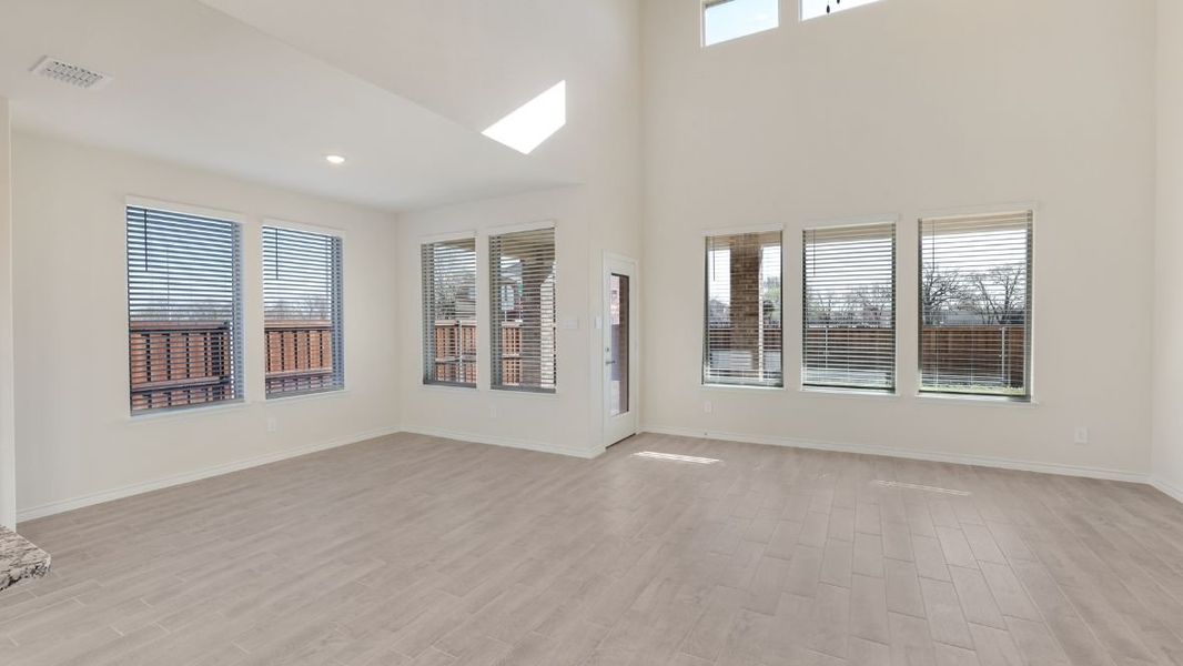 Spacious, unfurnished interior of a new home in The Preserve at Forum, Grand Prairie (Image 8).