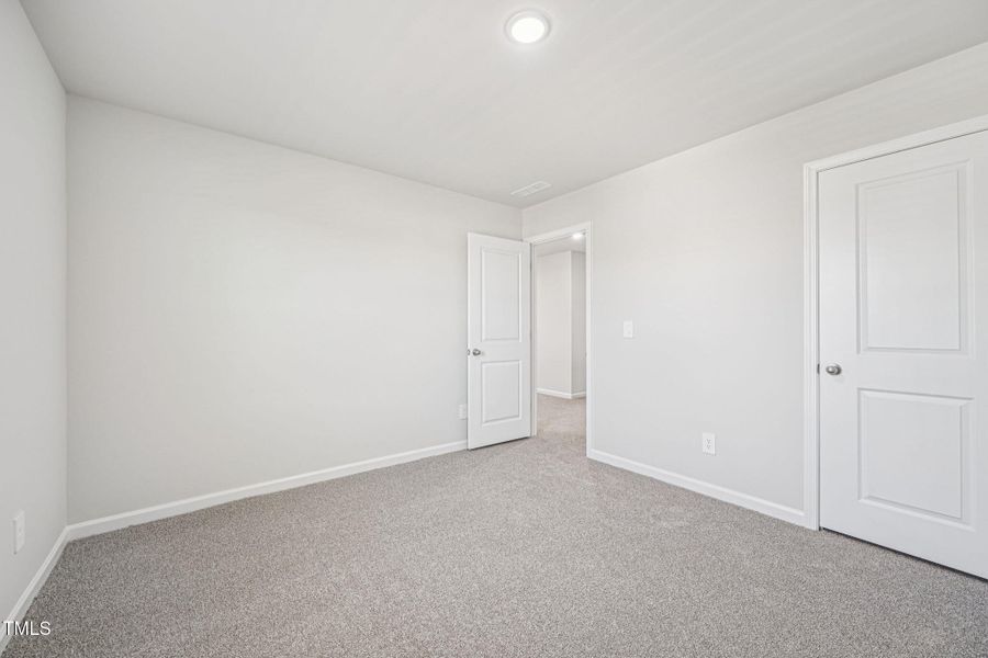 26-web-or-mls-Raleigh - Oak Manor - 721