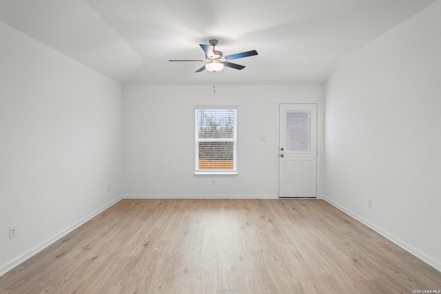 Spacious, unfurnished interior of a new home in , San Antonio (Image 13).