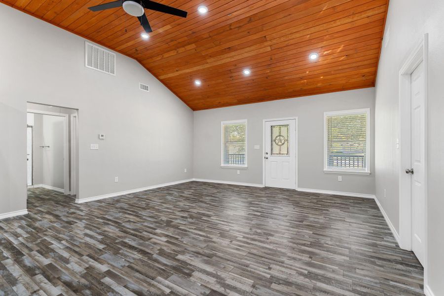 Spacious, unfurnished interior of a new home in , Onalaska (Image 21).