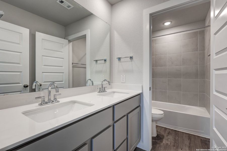 Furnished interior view inside a new home in Mesa Vista, San Antonio (Image 9).