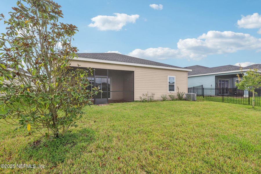 Exterior details and patio area of a home in , Green Cove Springs (Image 29).