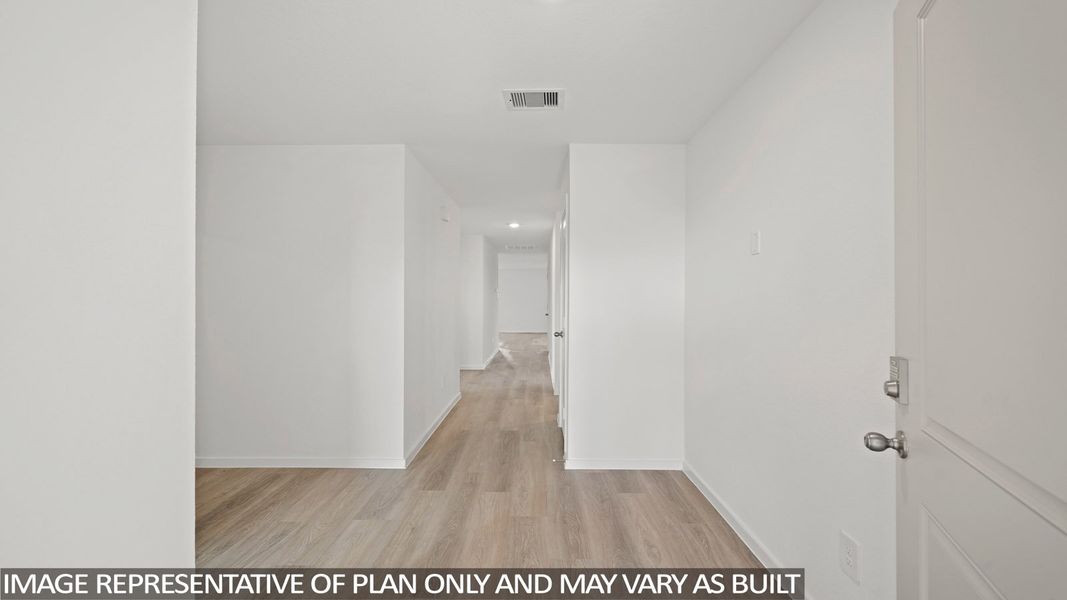Spacious, unfurnished interior of a new home in Sunterra Lakes, Brookshire (Image 10).