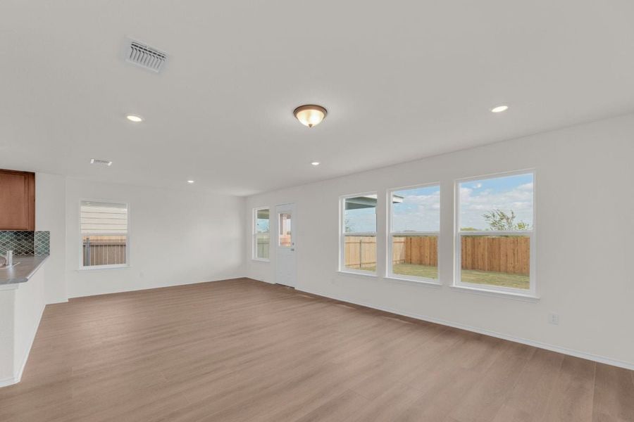 Spacious, unfurnished interior of a new home in Hidden Trails, Belton (Image 21).