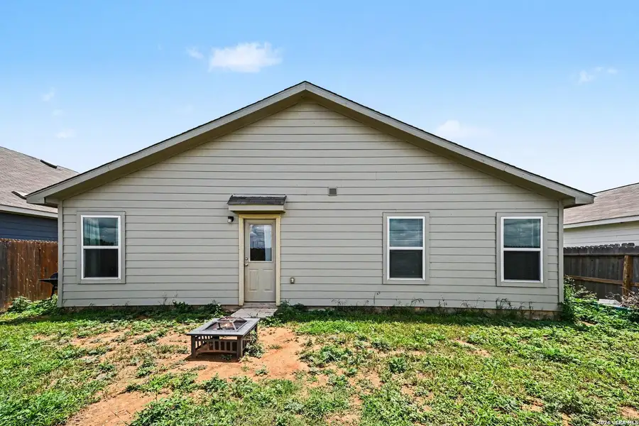 Exterior details and patio area of a home in Walnut Bend, Seguin (Image 24).