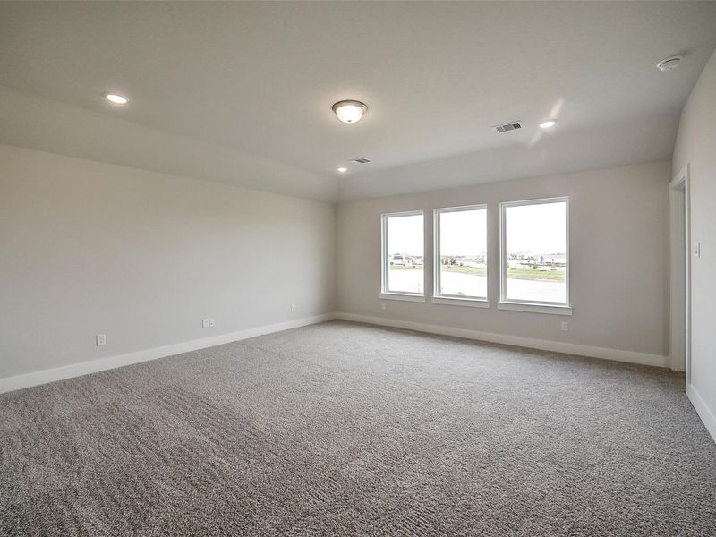 Spacious, unfurnished interior of a new home in Sierra Vista, Rosharon (Image 33).