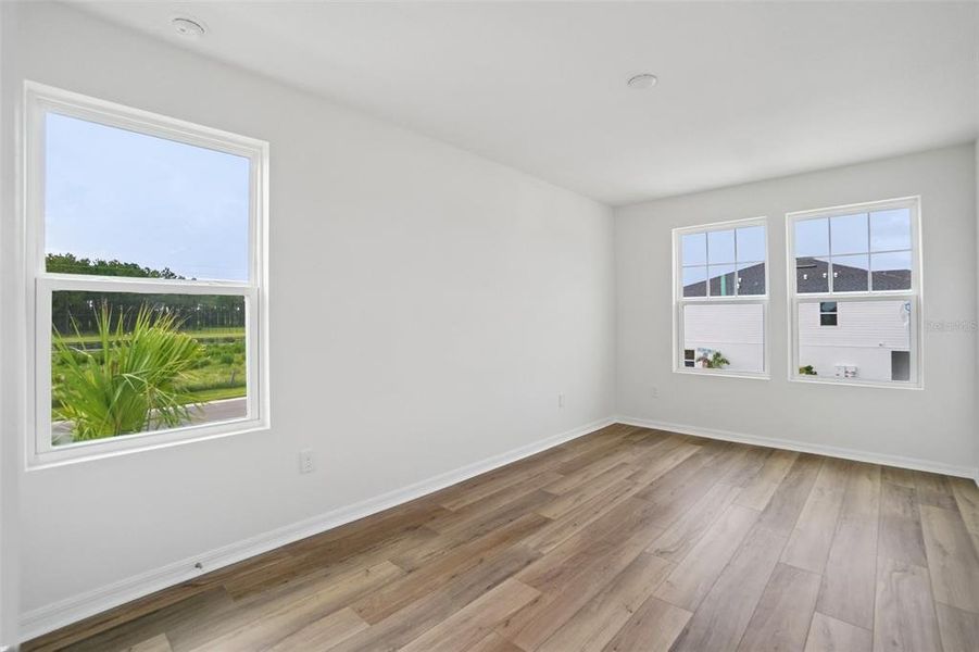 Spacious, unfurnished interior of a new home in Twin Oaks, Zephyrhills (Image 29).