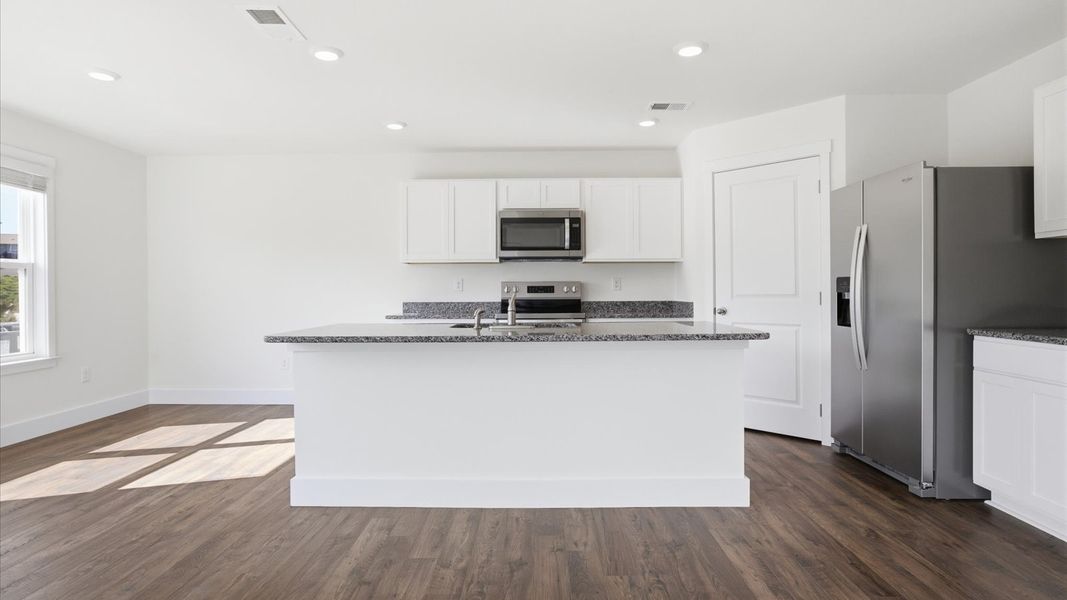 Furnished interior view inside a new home in Emory Creek, Harriman (Image 6).