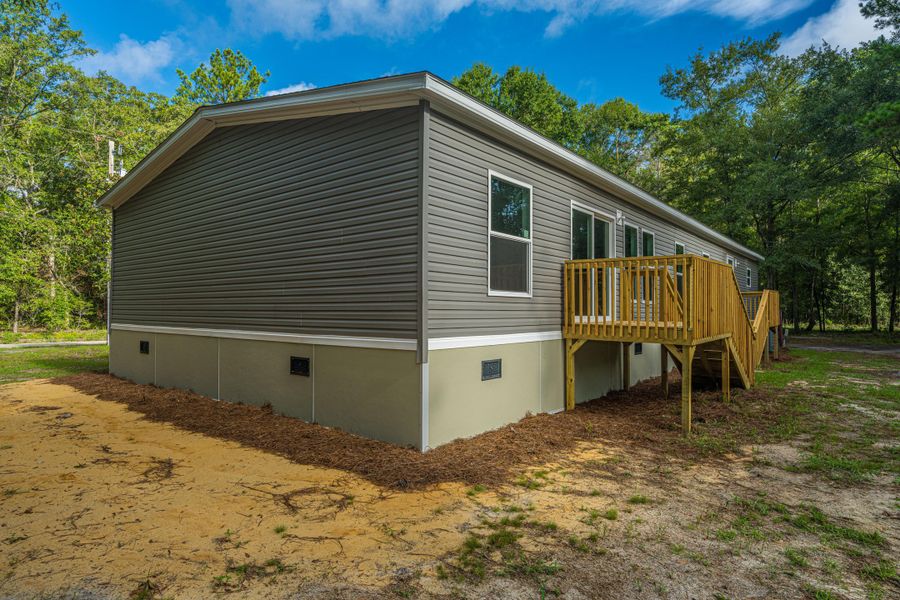 Exterior details and patio area of a home in , Walterboro (Image 33).