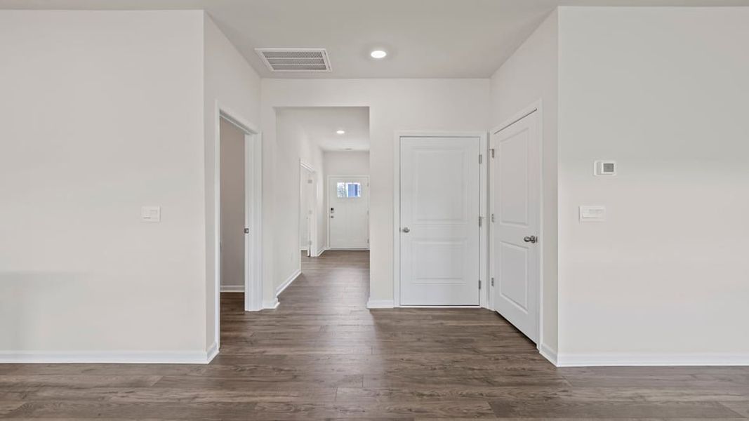 Spacious, unfurnished interior of a new home in Hunters Ridge, Woodruff (Image 11).