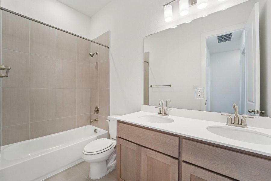 Furnished interior view inside a new home in Meridiana 70', Manvel (Image 12).