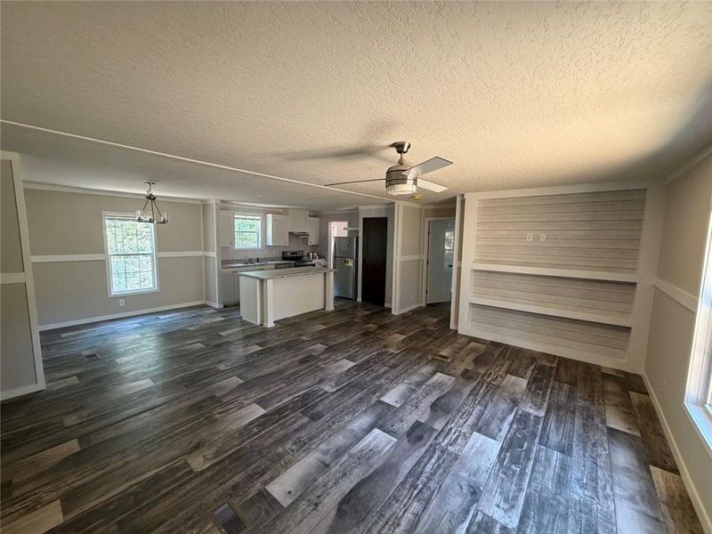 Spacious, unfurnished interior of a new home in , Alto (Image 15).
