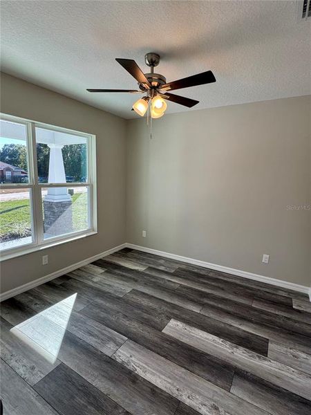Spacious, unfurnished interior of a new home in , Dunnellon (Image 10).