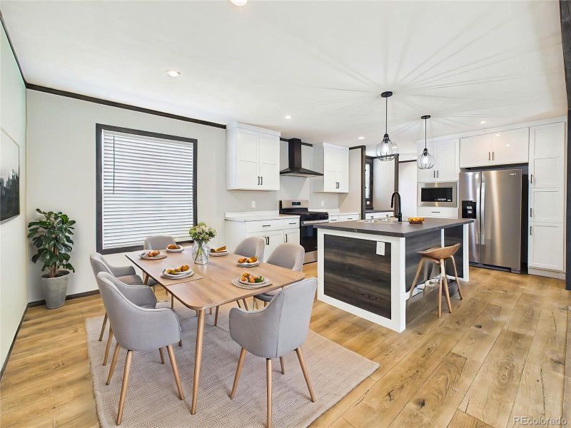 (Virtually Staged) Dining Area