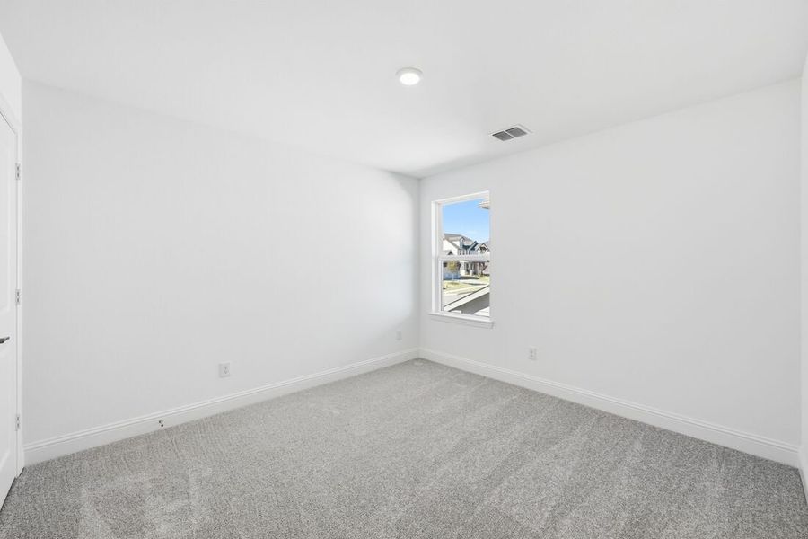 Spacious, unfurnished interior of a new home in Highland Lakes, McKinney (Image 23).