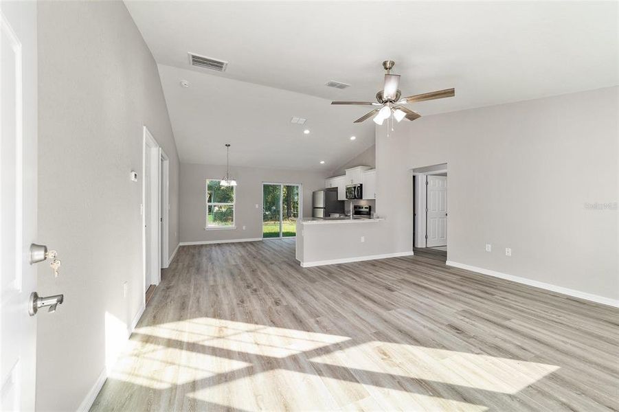 Spacious, unfurnished interior of a new home in , Ocala (Image 15).