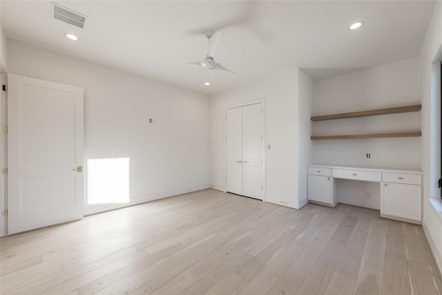 Spacious, unfurnished interior of a new home in , Bellaire (Image 26).
