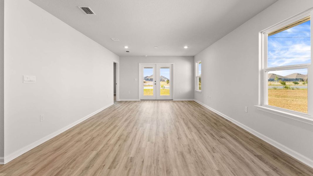 Spacious, unfurnished interior of a new home in Titus Park, Panama City (Image 17). Spacious, unfurnished interior of a new home in Titus Park, Panama City (Image 17).