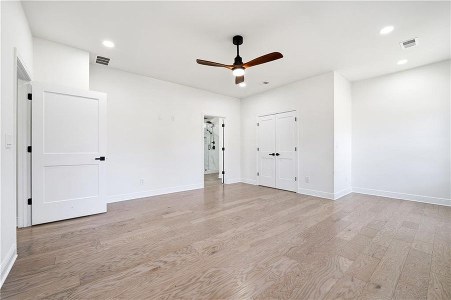 Spacious, unfurnished interior of a new home in , Gainesville (Image 21).