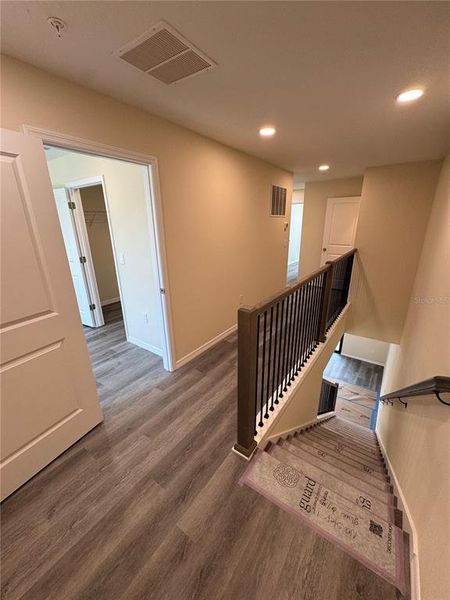 Spacious, unfurnished interior of a new home in , Tampa (Image 14).