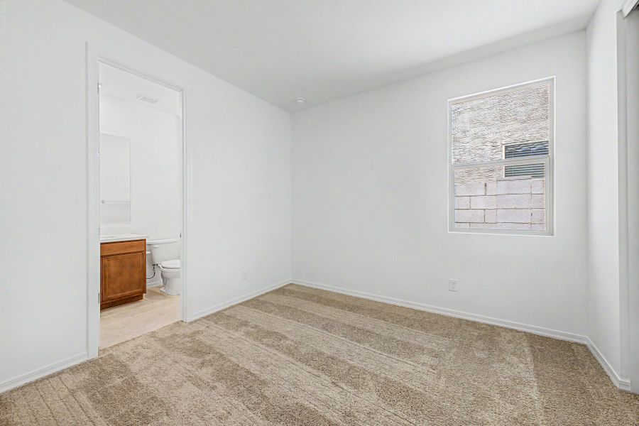 Spacious, unfurnished interior of a new home in Bella Vista Farms, San Tan Valley (Image 10).
