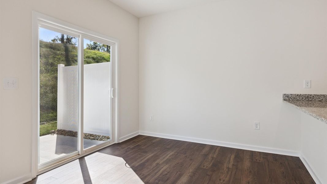 Spacious, unfurnished interior of a new home in Cherokee Crossing, Kodak (Image 12).