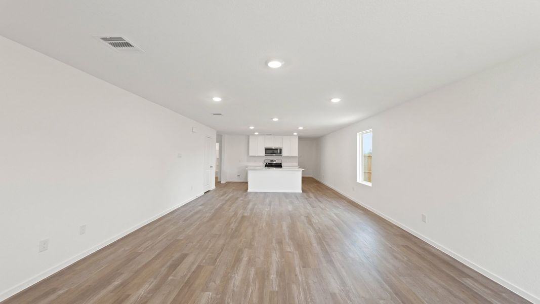 Representative unfurnished interior of a home built from the Barton by D.R. Horton in Lake Conroe Cove, Willis (Image 19).