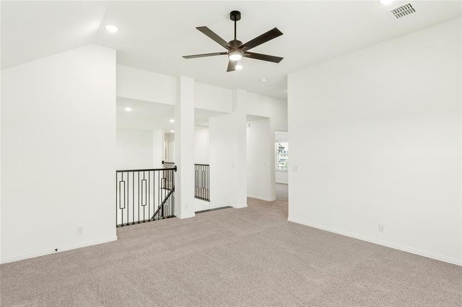 Spacious, unfurnished interior of a new home in Chaparral Park, Oak Point (Image 27).