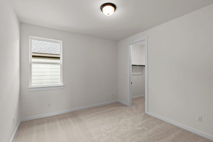 Spacious, unfurnished interior of a new home in Lariat, Liberty Hill (Image 35).
