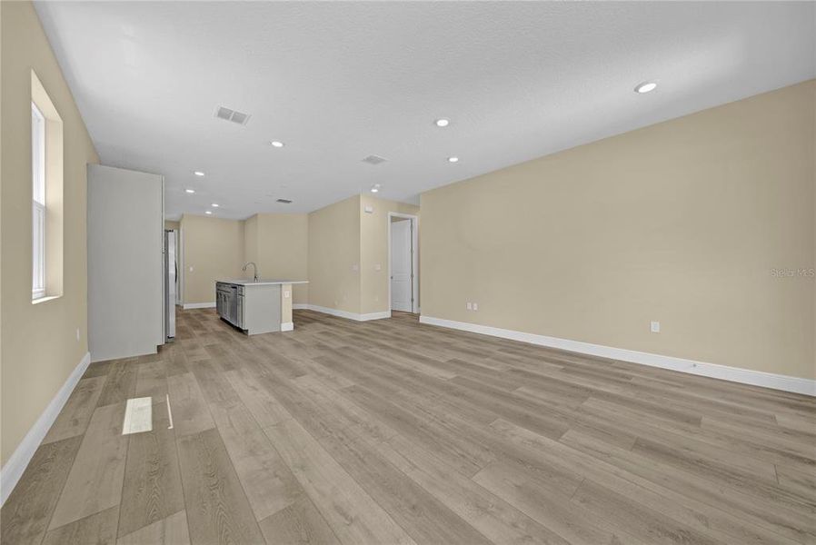 Spacious, unfurnished interior of a new home in , Winter Garden (Image 21).